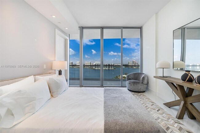 Building Photo - 18501 Collins Ave