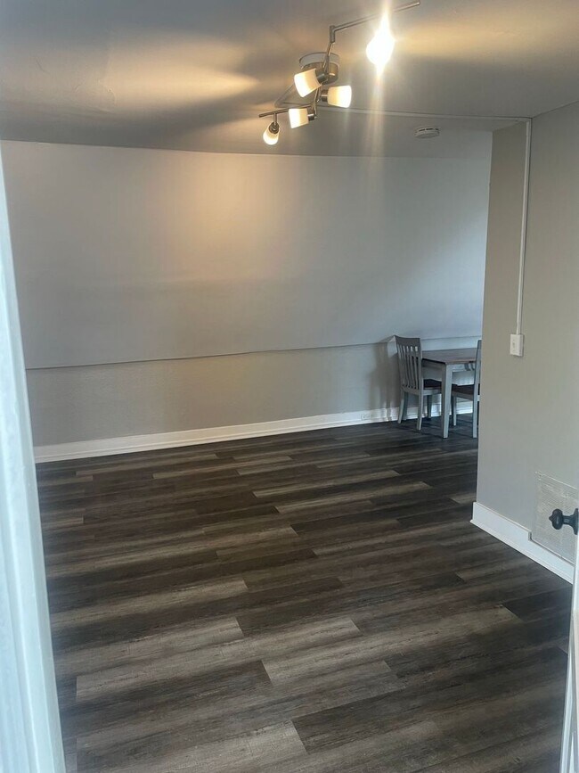 Building Photo - 1328 Chapel St