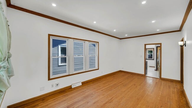 Building Photo - 2 Bedroom 1.5 Bathroom House for Rent!