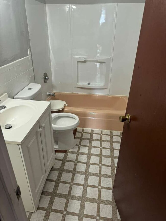 Building Photo - 6200 Flint Ave