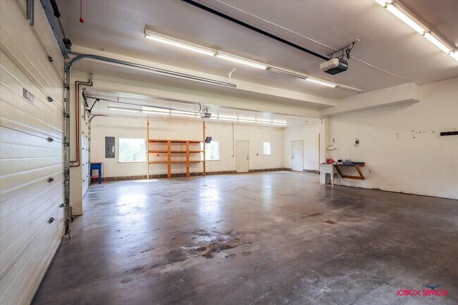 Building Photo - 2 BD, 2 BA Single-Family with Airstrip acc...