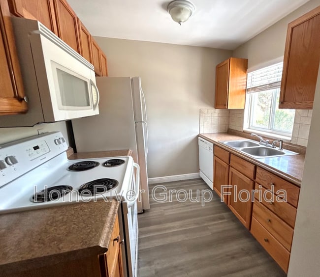 Building Photo - 3206 W Azeele St