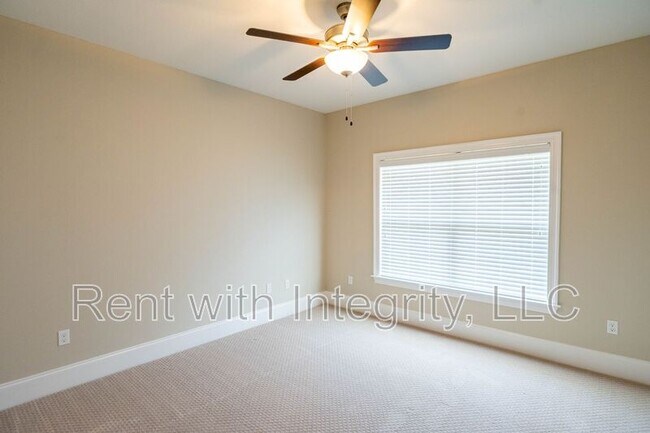 Building Photo - 165 Benoit Cir