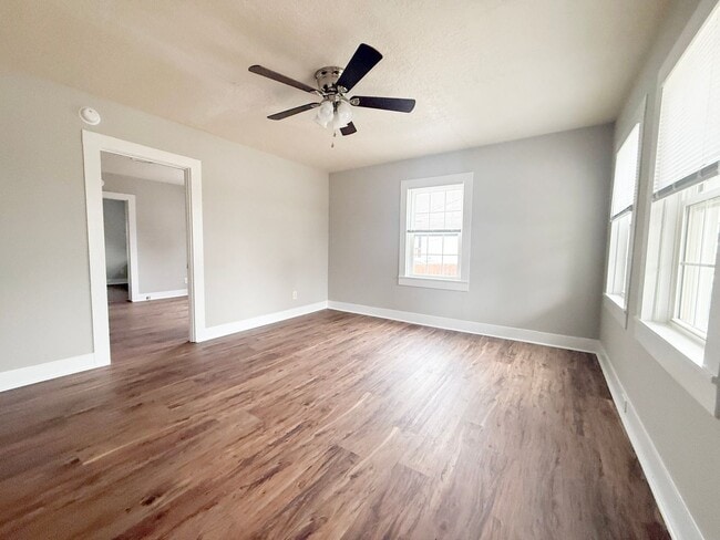 Building Photo - Single-Level 1-Bedroom Duplex with Yard and Covered Porch in Sparta