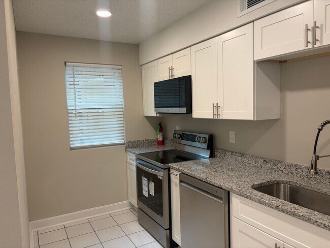 Building Photo - (OTR)4116Delaw