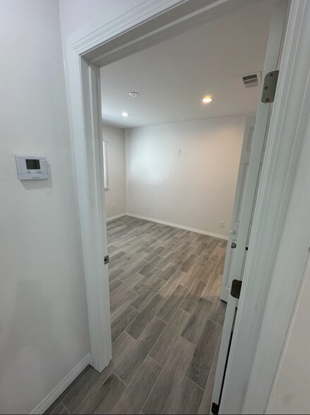 Building Photo - 4064 E 60th St