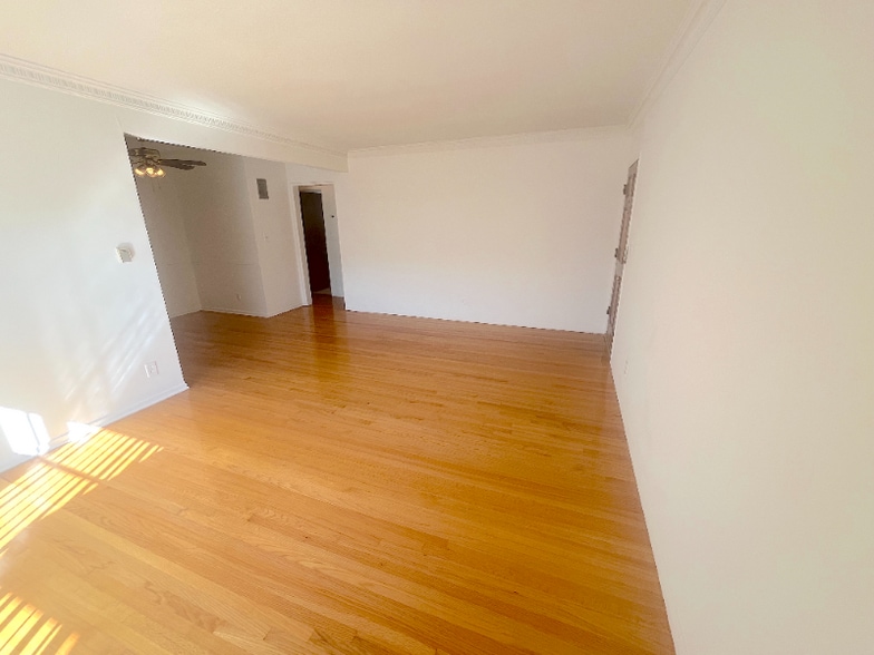 Building Photo - 1255 N Mansfield Ave