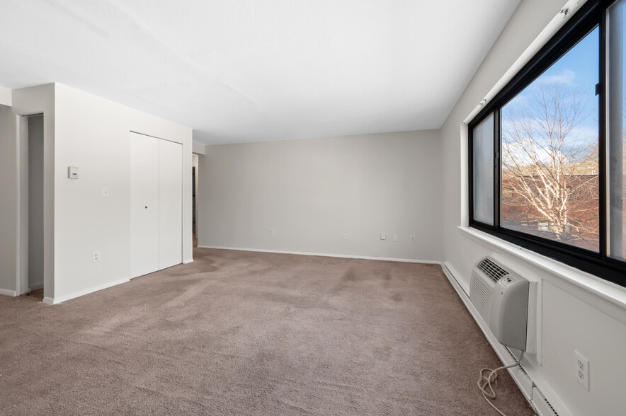 Building Photo - 43 Olcott Dr