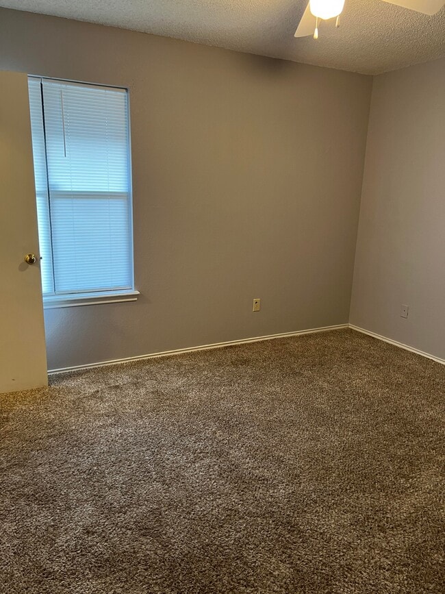Building Photo - 5406 Duplex - Series C