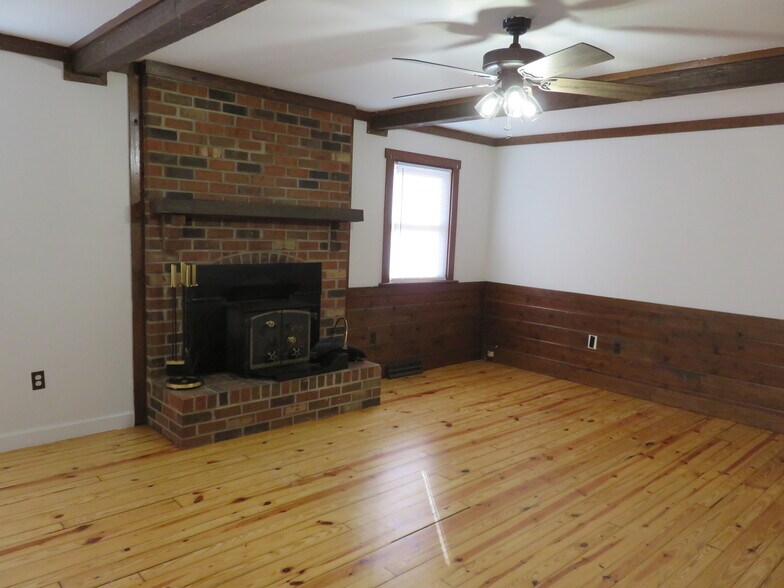 Building Photo - 4261 Old Buckingham Rd