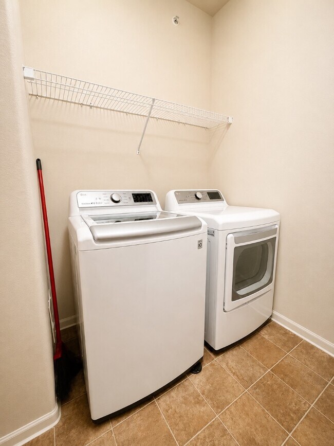 Building Photo - 6800 N Spurwing Loop