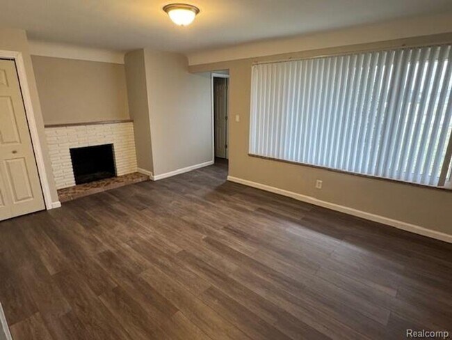 Building Photo - WELCOME TO THIS BEAUTIFULLY UPDATED, LIGHT-FILLED RANCH HOME IN TROY 4 BEDROOMS 2 BATHS SITTING O...