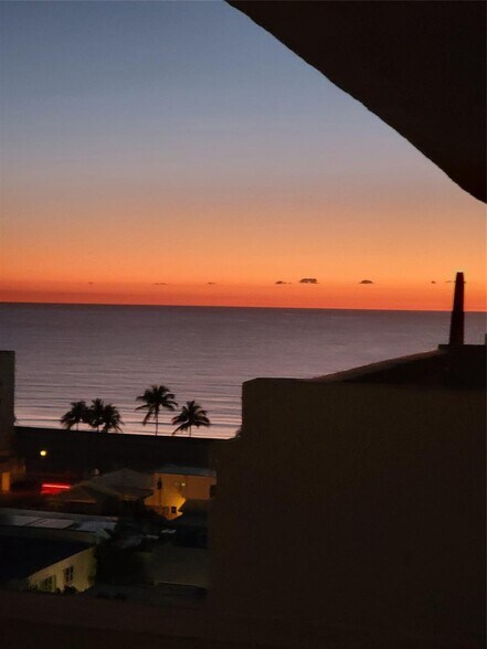 Building Photo - 801 S Ocean Dr