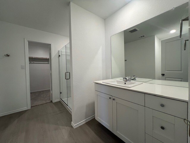 Building Photo - 531 Paris St