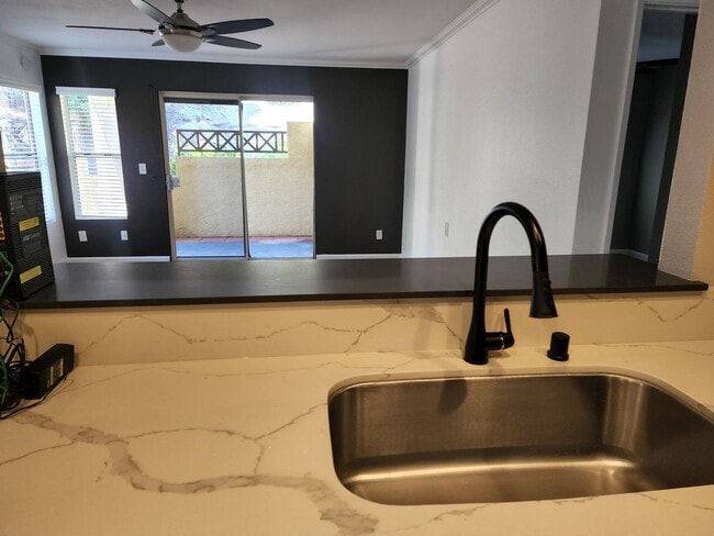 Building Photo - Eastlake Gem