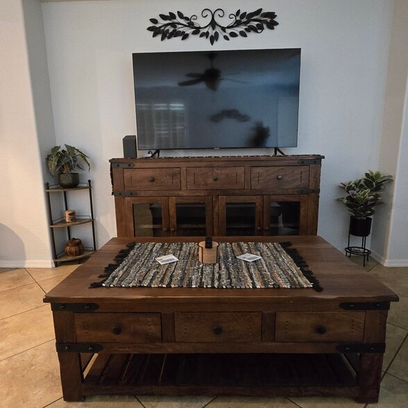 Main living room with 65" smartTV - 280 E Indigo Dr