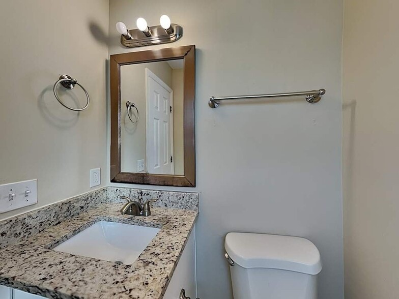 Building Photo - 3837 Buena Vista Pike