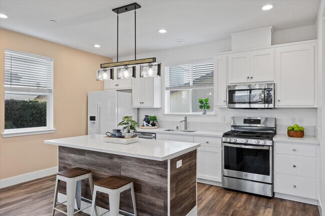 Building Photo - Charming Meriam Park Home with Backyard & Garage