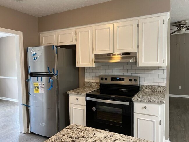 Building Photo - Newly updated 3 Bedroom/2 bath/bonus area ...