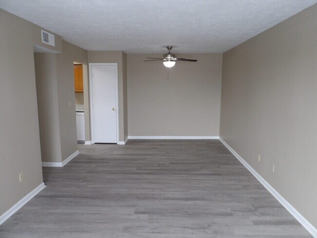 Building Photo - 140 Landings Dr