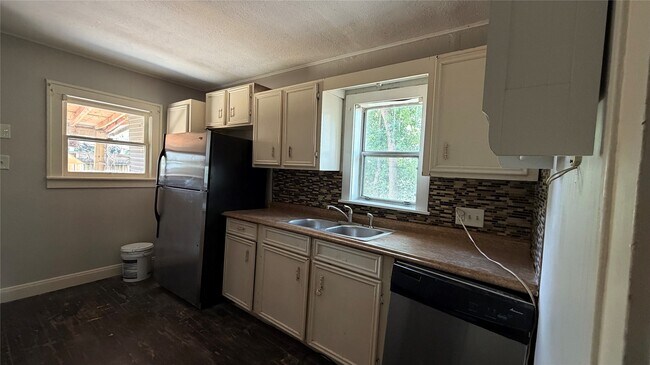 Building Photo - 4017 Baden St