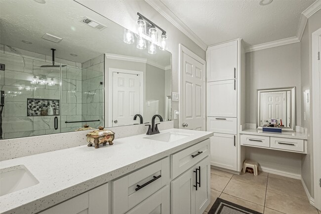 Building Photo - 15211 Camino Del Sol Dr