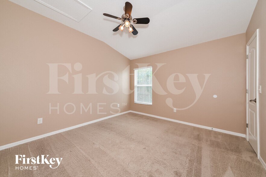 Building Photo - 15825 Fishhawk Falls Dr