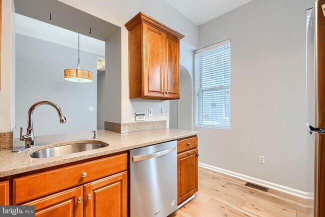 Building Photo - 1650 S Charles St