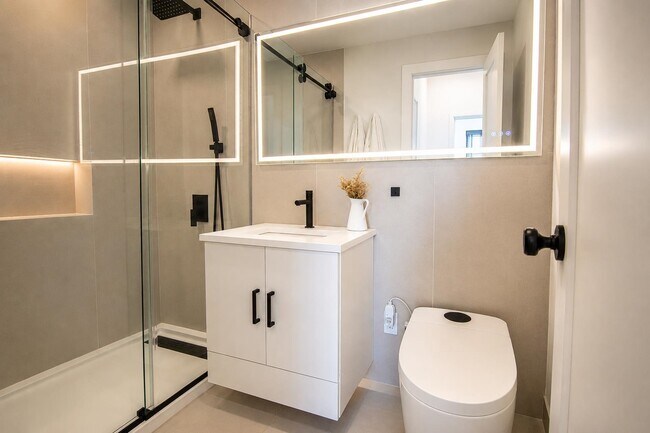 Building Photo - 208 Willow Ave