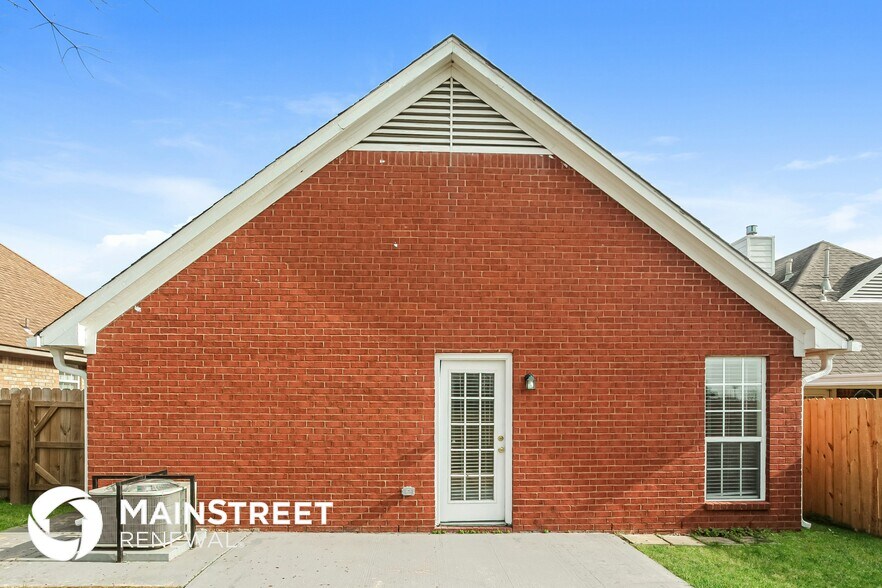 Building Photo - 7605 Davis Pkwy