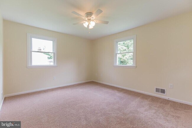 Building Photo - 6055 Dawn Dr