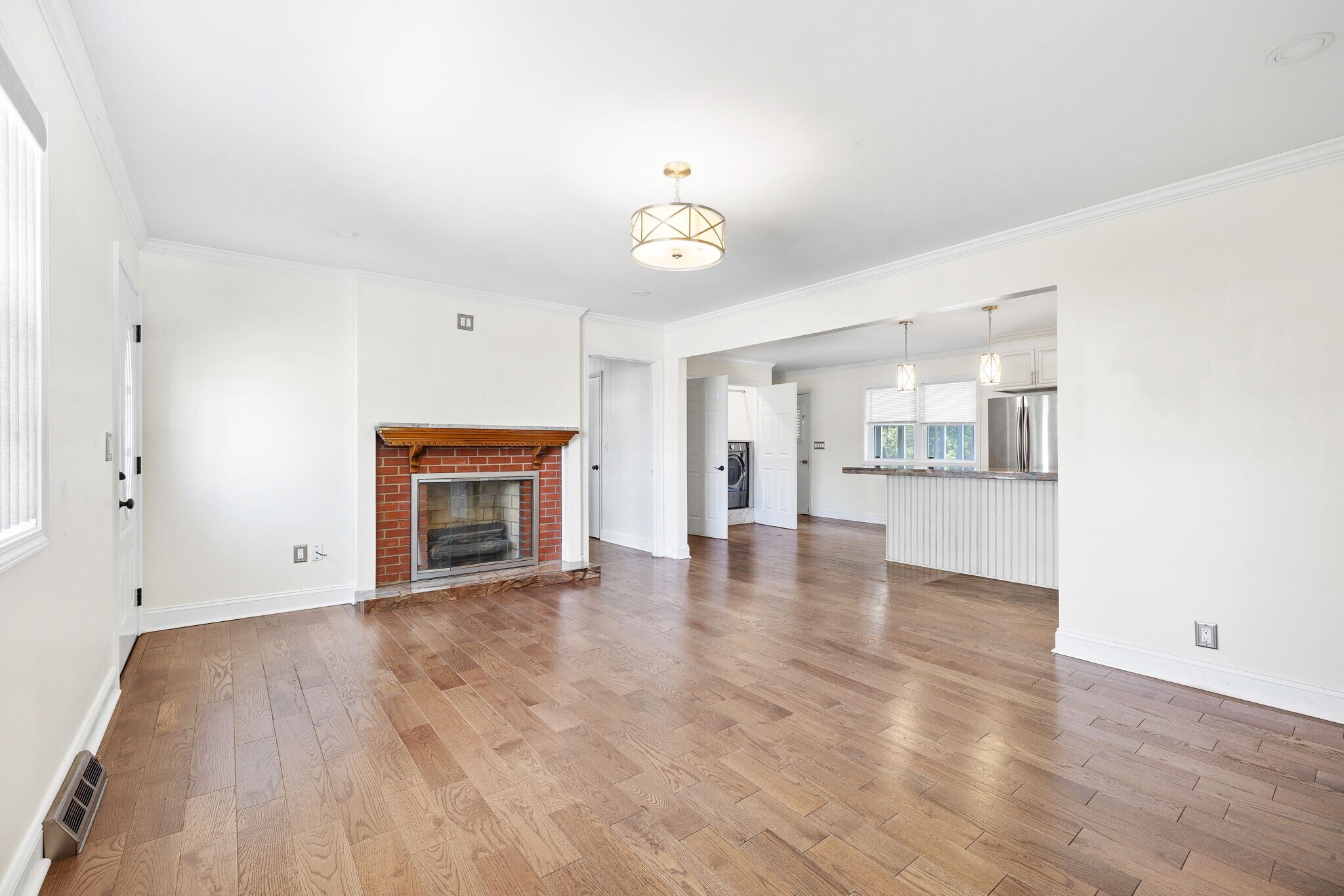 Living - 1319 Legend Rd