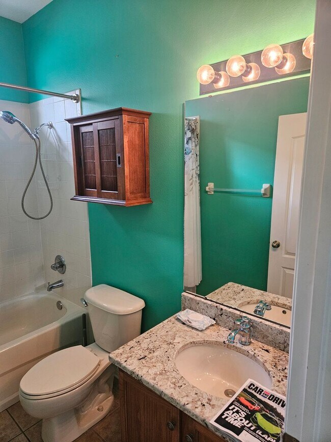 Building Photo - Stunning 3-Bed, 2-Bath Cul-de-Sac Home in ...