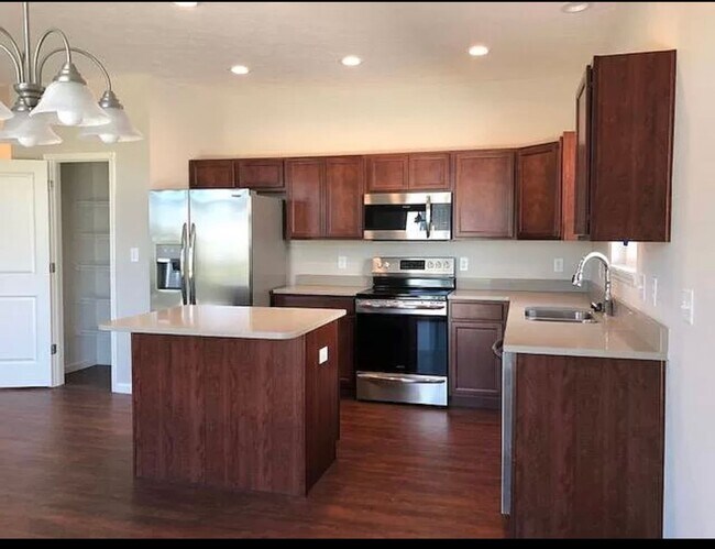 Building Photo - BRITTANY CHASE...3 Bedroom 2 bath