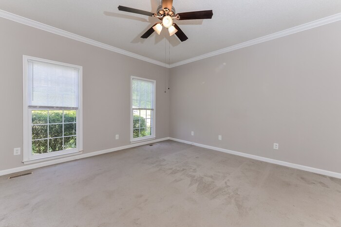 Building Photo - 139 Kentwood Ln