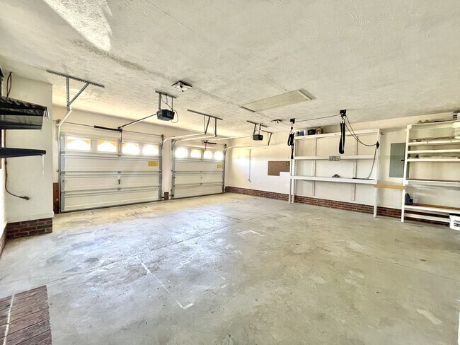 Building Photo - 115 Purple Martin Pl