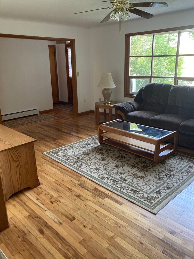 Building Photo - 126 W Shore Dr