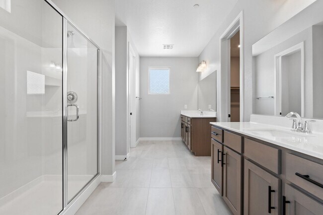 Building Photo - Stunning 3 Bedroom Home with SOLAR in Skye...