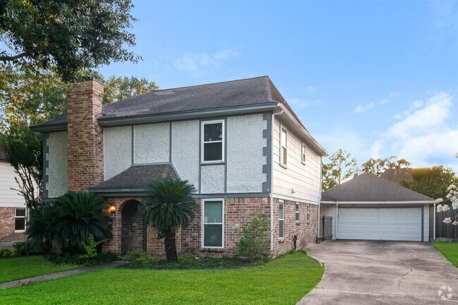 Building Photo - 1711 Meadow Green Dr