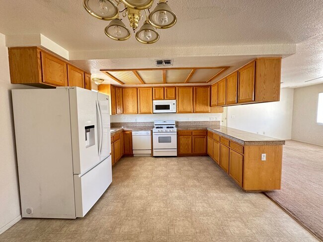 Building Photo - 2 bedroom/2Bathroom home