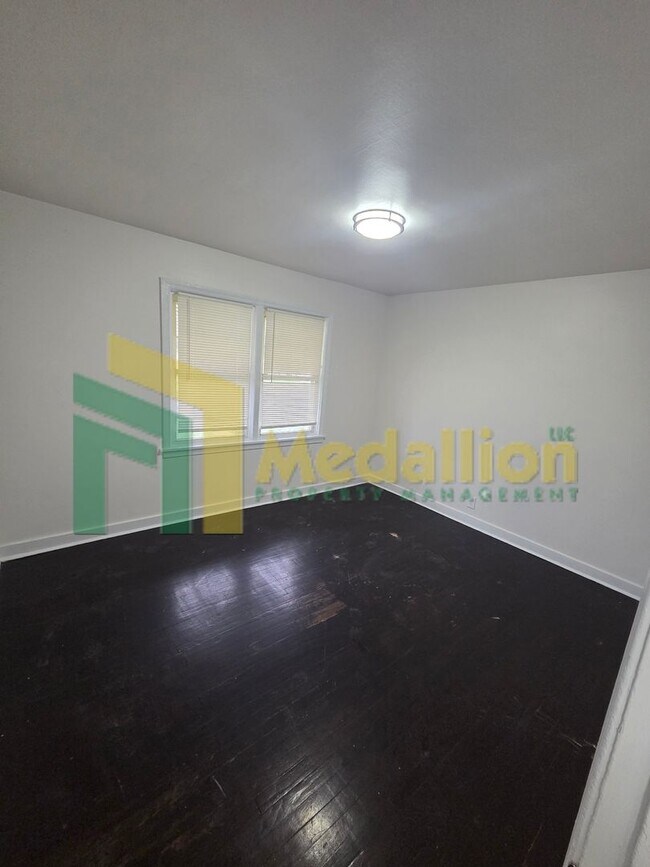 Building Photo - Updated 3-Bedroom Home with Spacious Layout and Backyard