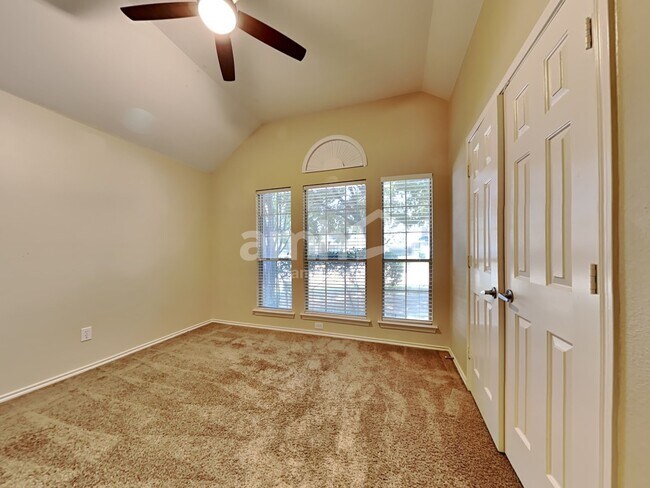 Building Photo - 5776 Jillian Way