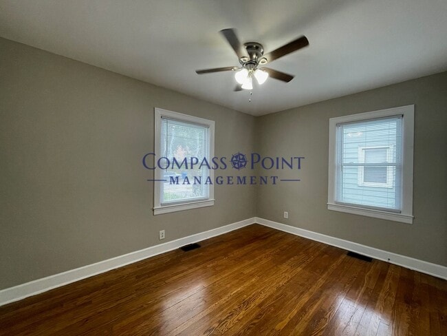 Building Photo - 4 bed 2 bath in Castlewood Park area/ Loud...