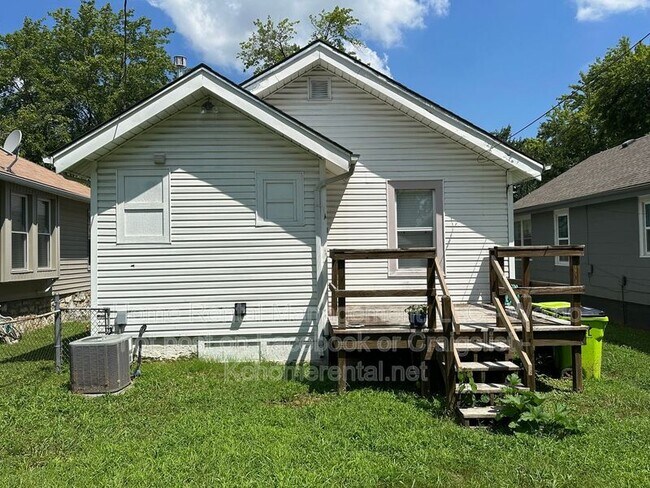 Building Photo - 1227 E 22nd Ave
