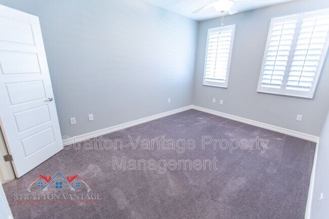 Building Photo - 2821 S Skyline Dr