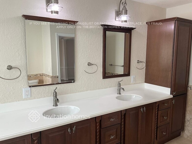 Building Photo - 6340 NW 77th Ct