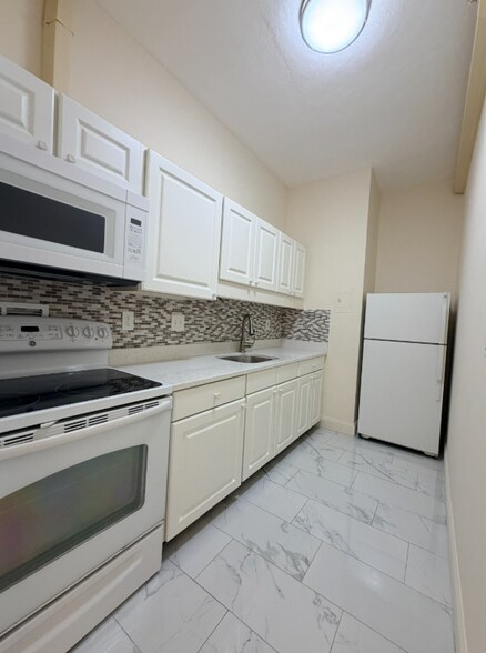 Building Photo - 16 Monmouth Ct