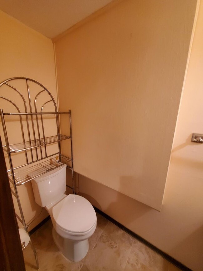 Building Photo - Large Family home in Chelsea Est. just SW ...