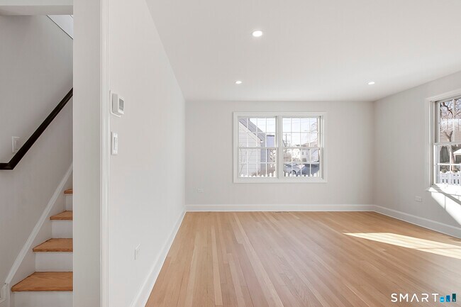 Building Photo - 10 Greenwood Ave