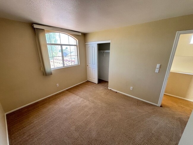 Building Photo - Gorgeous 3Bed/2.5Bath, 2-Story home located in Summerlin